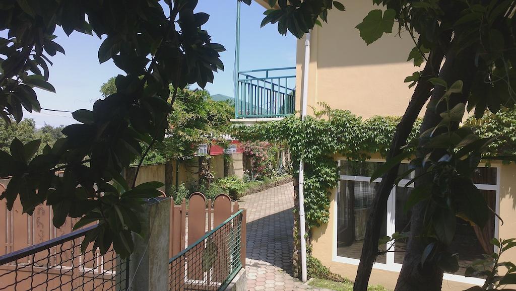 Green Hotel Kvariati Kültér fotó